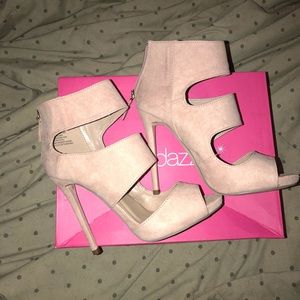 Peachy beige 4 inch  high heels Shoedazzle size 8